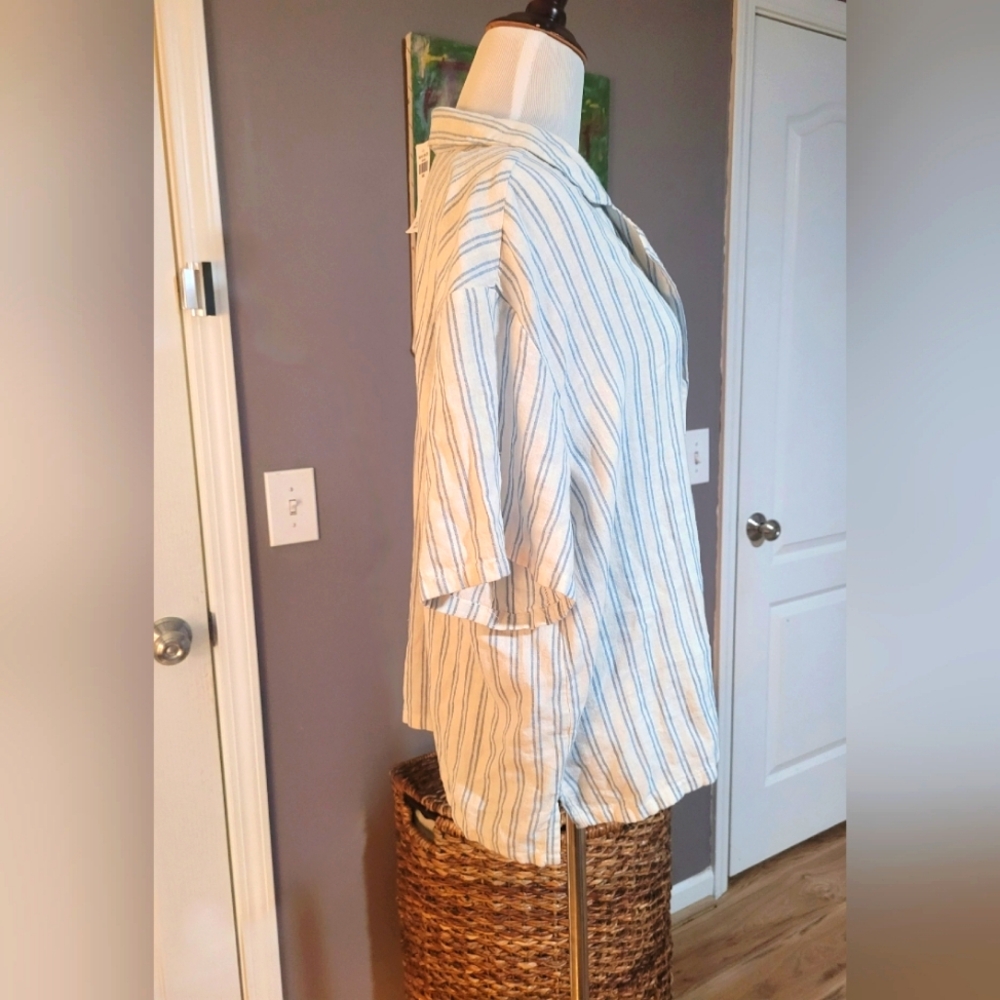 Abercrombie & Fitch Blue and White Striped Button Down Shirt - Picture 2 of 6